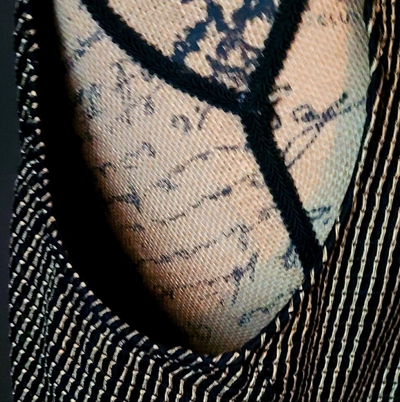 Peter Nygard size XL Sleeveless Tank shirt Black and Gold. material stretches. - Picture 7 of 10